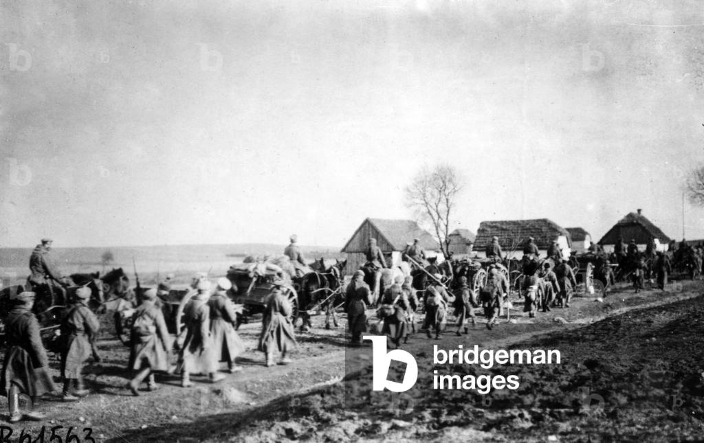 Russian troops of field artillery and the infantry division on the march, 1914, (b/w photo)