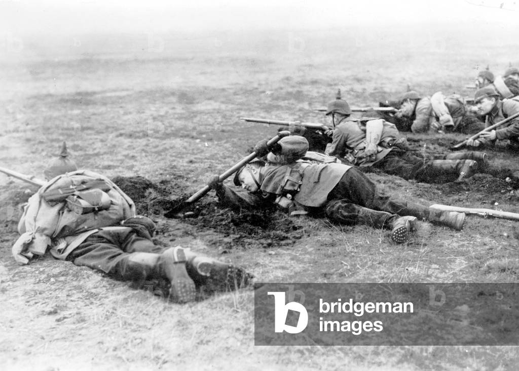 German soldiers dig themselves in, 1915 (b/w photo)