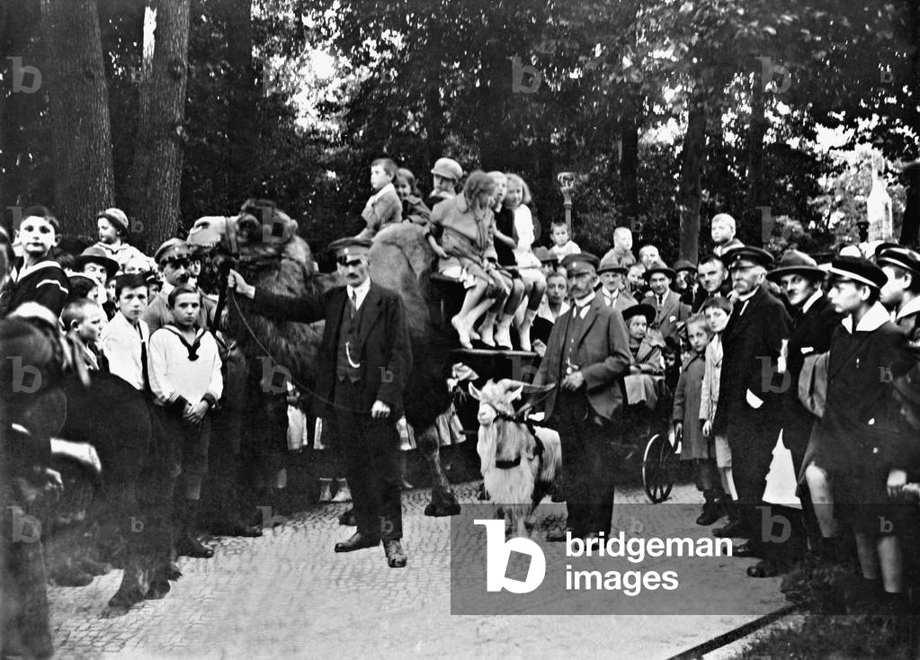 Children's Party in the Berlin Zoological Garden, 1923 (b/w photo)