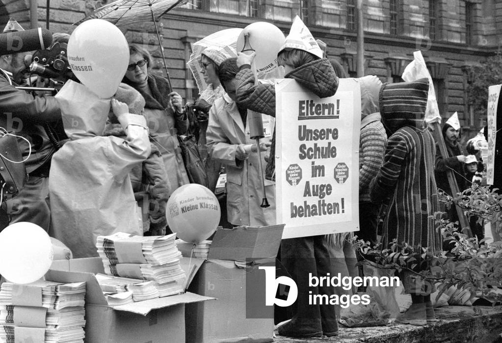 March against education crisis in Munich, 1974 (b/w photo)