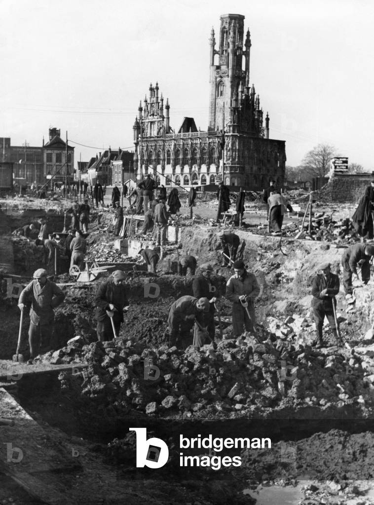 Destroyed cities in France, 1940 (b/w photo)