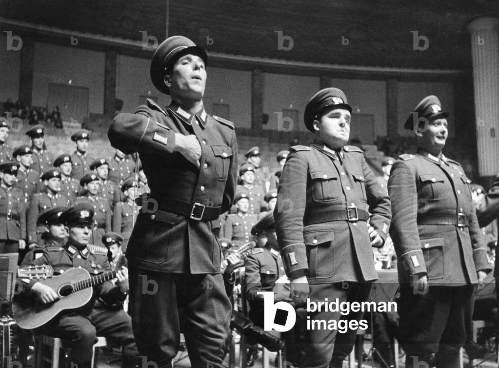 The Erich Weinert Art Ensemble at a rehearsal, 1957 (b/w photo)