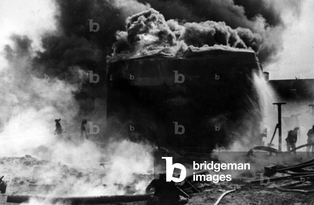 Burning oil tanks in Amsterdam, 1940 (b/w photo)
