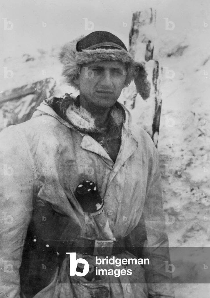 Norwegian volunteer of the Waffen-SS on the Eastern Front, 1943 (b/w photo)