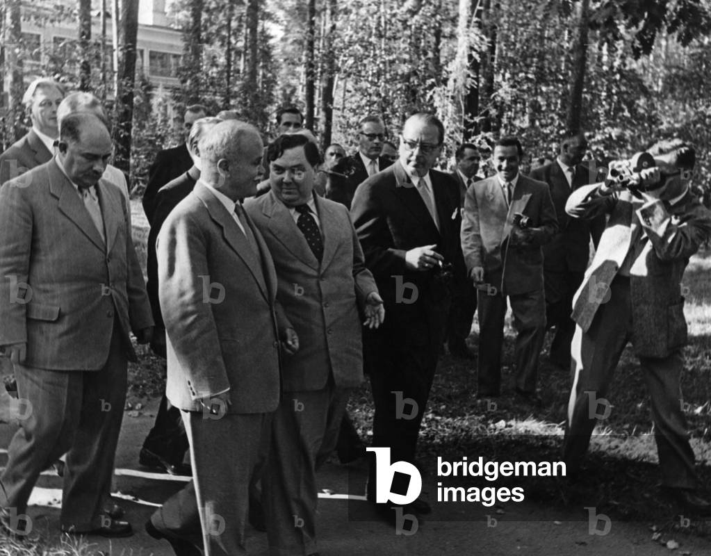 Members of the German and Russian delegation in a park, 1955 (b/w photo)