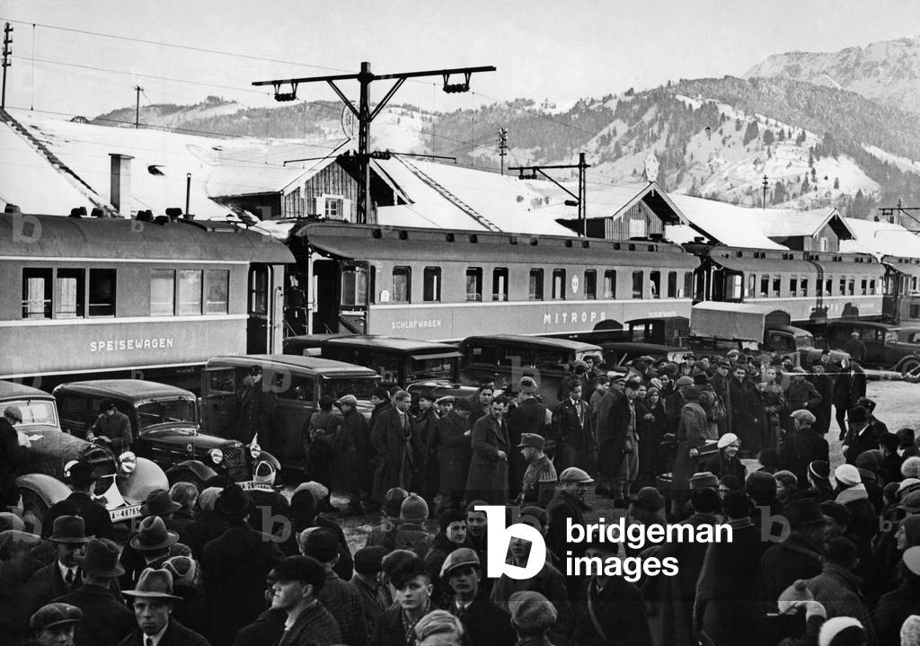 Train station in Garmisch-Partenkirchen, 1936 (b/w photo)