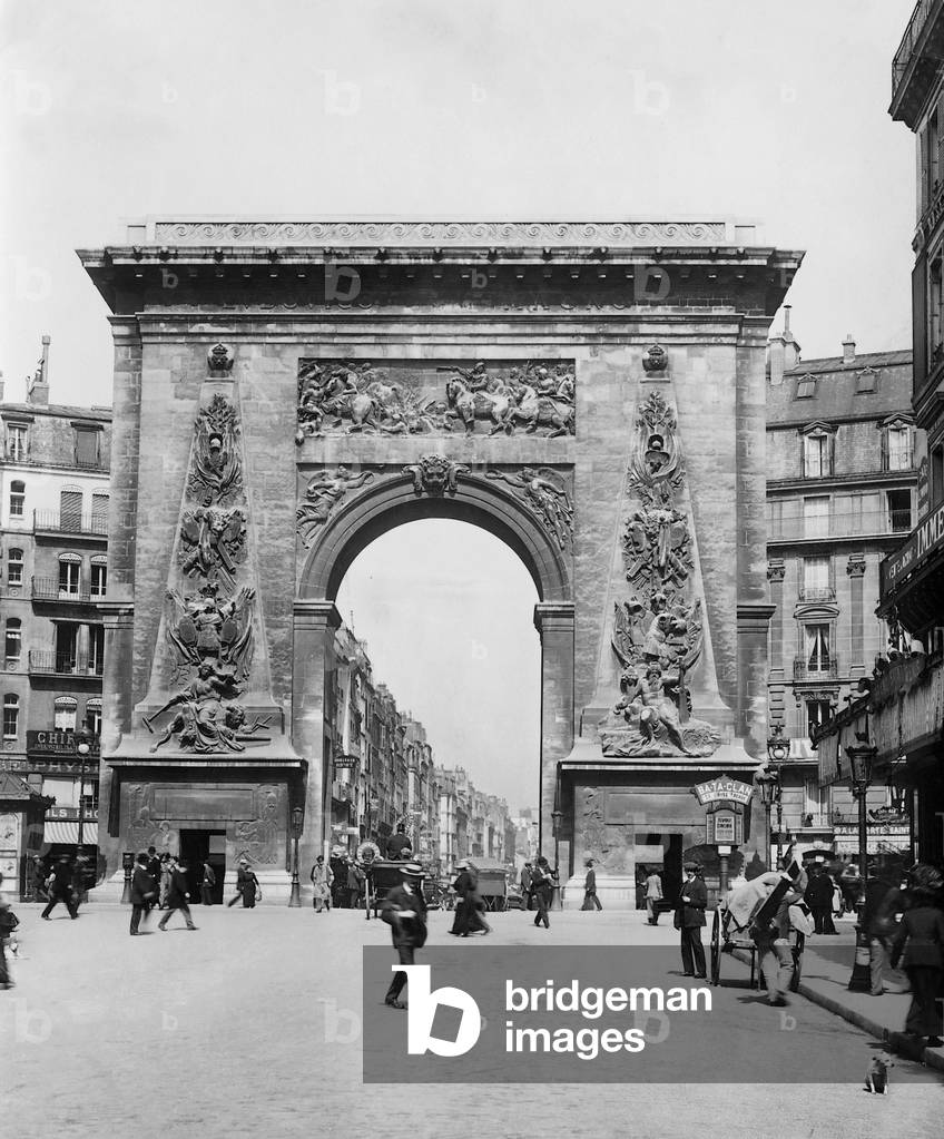 Porte de St. Denis in Paris (b/w photo)