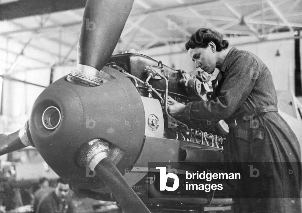 Production of pursuit planes, 1943 (b/w photo)