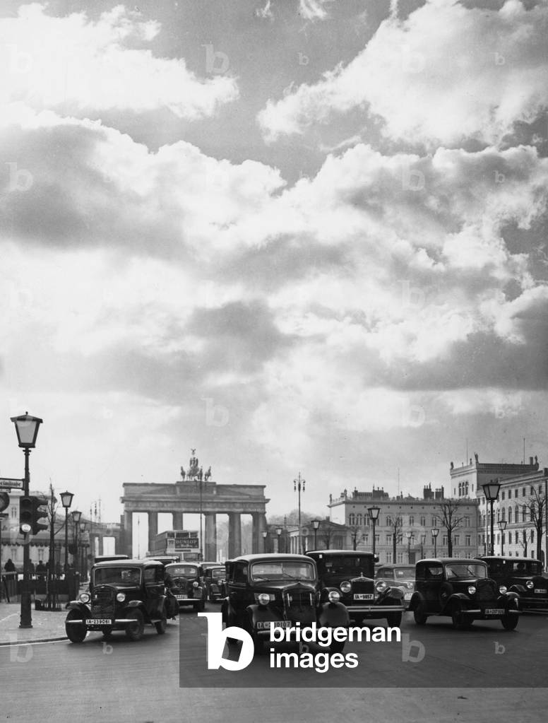 Unter den Linden in Berlin, 1936 (b/w photo)