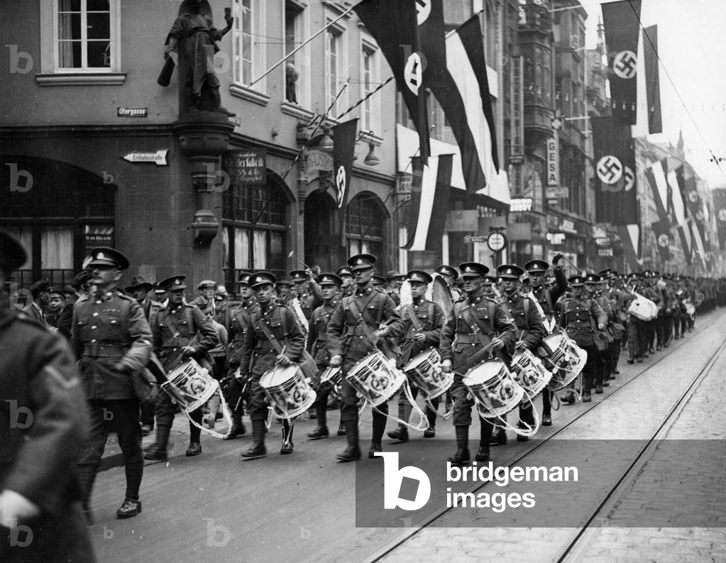 International troops for the referendum on the Saar statute in Saarbruecken, 1934 (b/w photo)