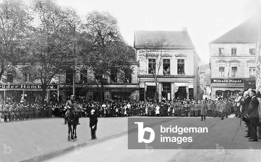 Deduction of Reichswehr troops from the Rhineland, 1920 (b/w photo)