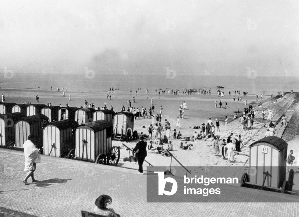 Beach of Norderney, 1910 (b/w photo)