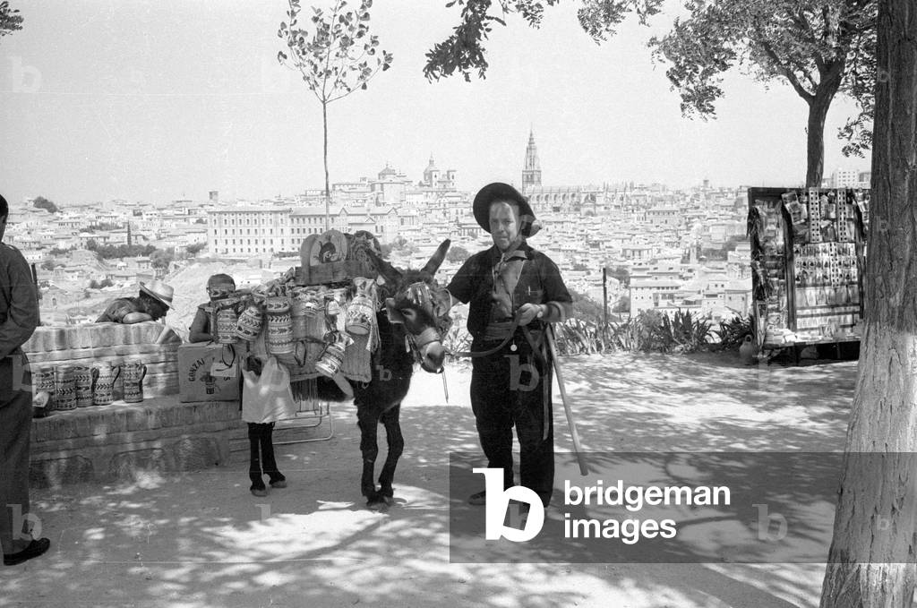 Vendor in Madrid, 1965 (b/w photo)