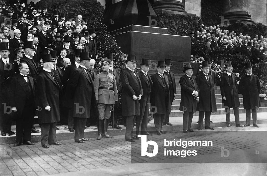 Gustav Stresemann Wilhelm Marx and Friedrich Ebert at a ceremony for the victims of World War, 1924 (b/w photo)