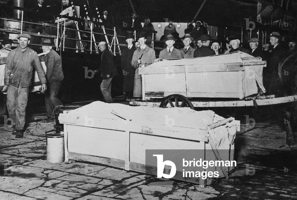 Remains of the expedition team of Salomon Andree in Tromsoe, 1930 (b/w photo)