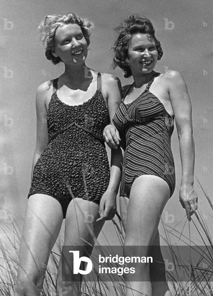 Beach fashion, 1939