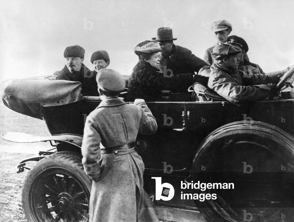 Vladimir Ilyich Lenin, N.D. Krupskaya and M.I. Ulyanova, 1918 (b/w photo)