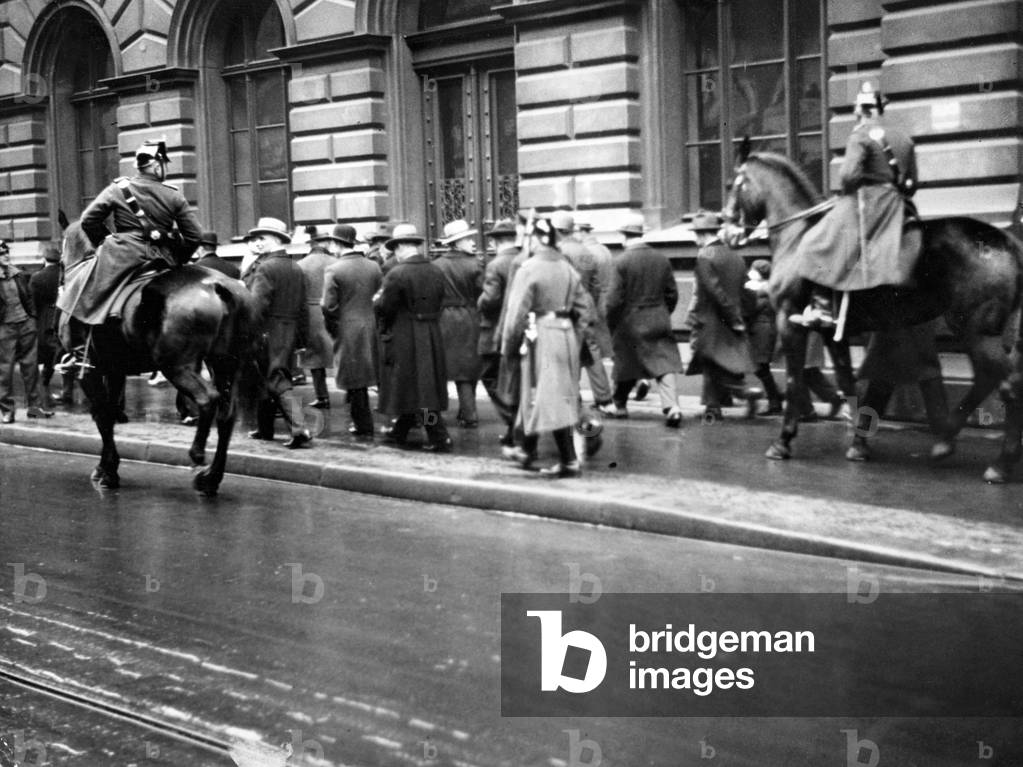 Police tries to protect the Reichsbanner demonstration, 1931