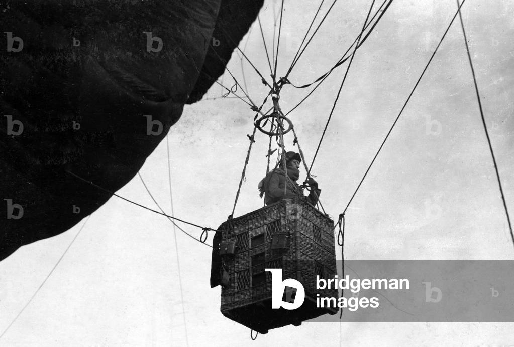 Austro-Hungarian balloon observer, 1915 (b/w photo)