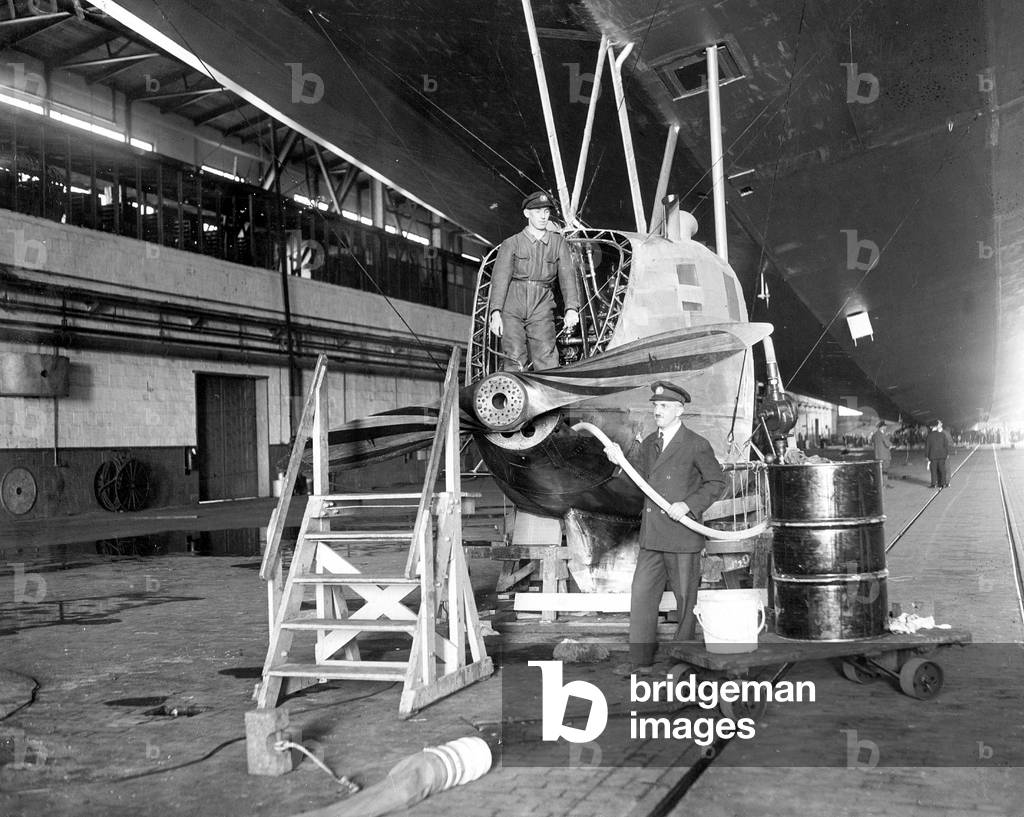 The motor is being topped up with oil of the airship LZ 127 'Graf Zeppelin', 1929 (b/w photo)