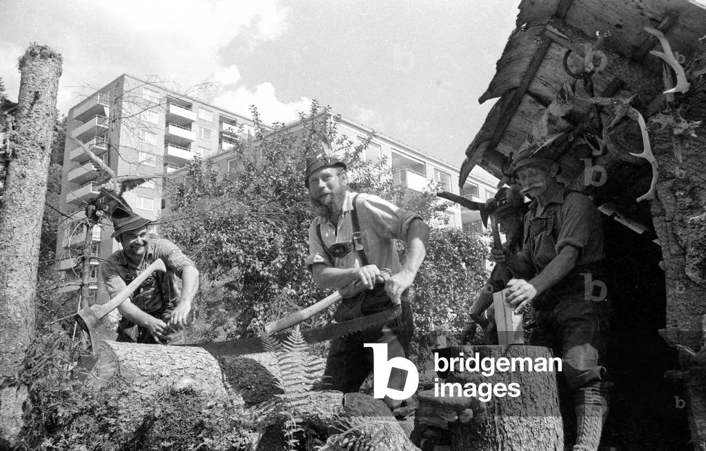 Parade in traditional costumes in Upper Bavaria, 1974 (b/w photo)