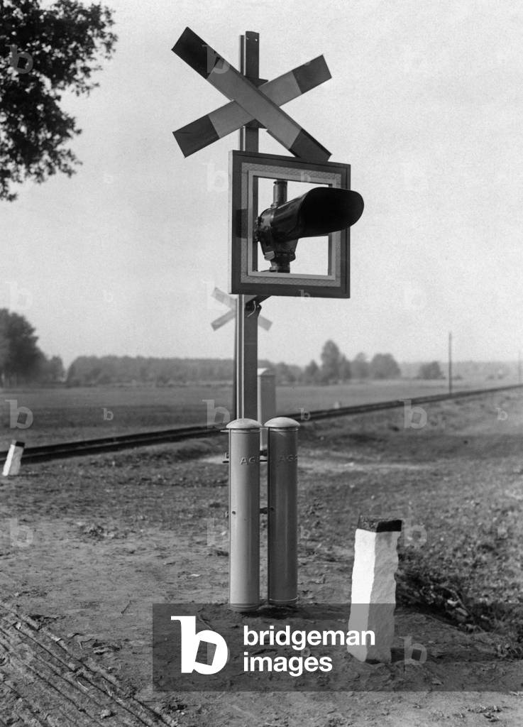 Crossing in Germany, around the 1920s (b/w photo)