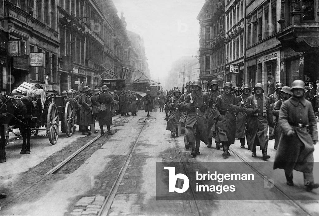 Government troops during the Spartacus uprising in Berlin, 1919 (b/w photo)
