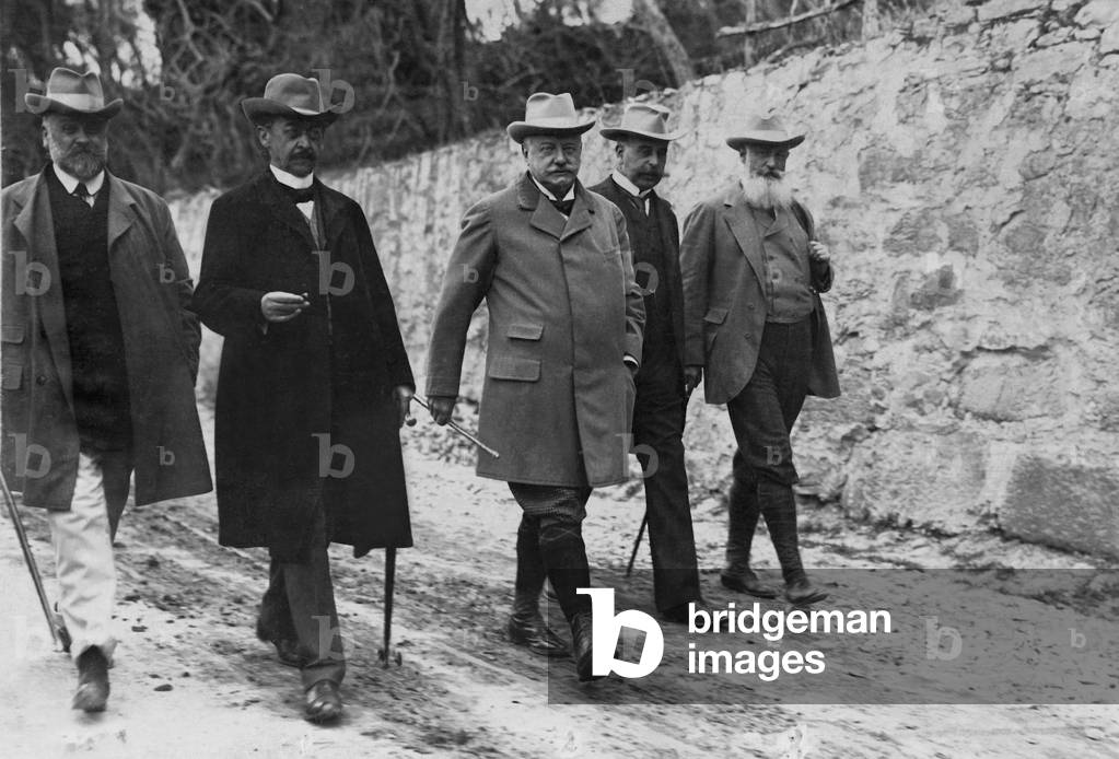 Bernhard von Buelow with companion on vacation in Italy, 1907 (b/w photo)