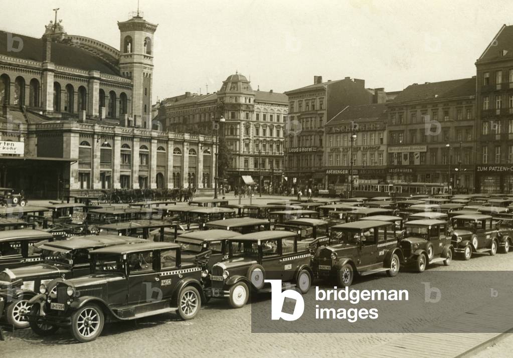 The Stettiner train station in Berlin, 1932 (b/w photo)