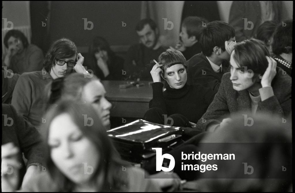 Student debates at the seminar of sociology in Frankfurt, 1969 (b/w photo)