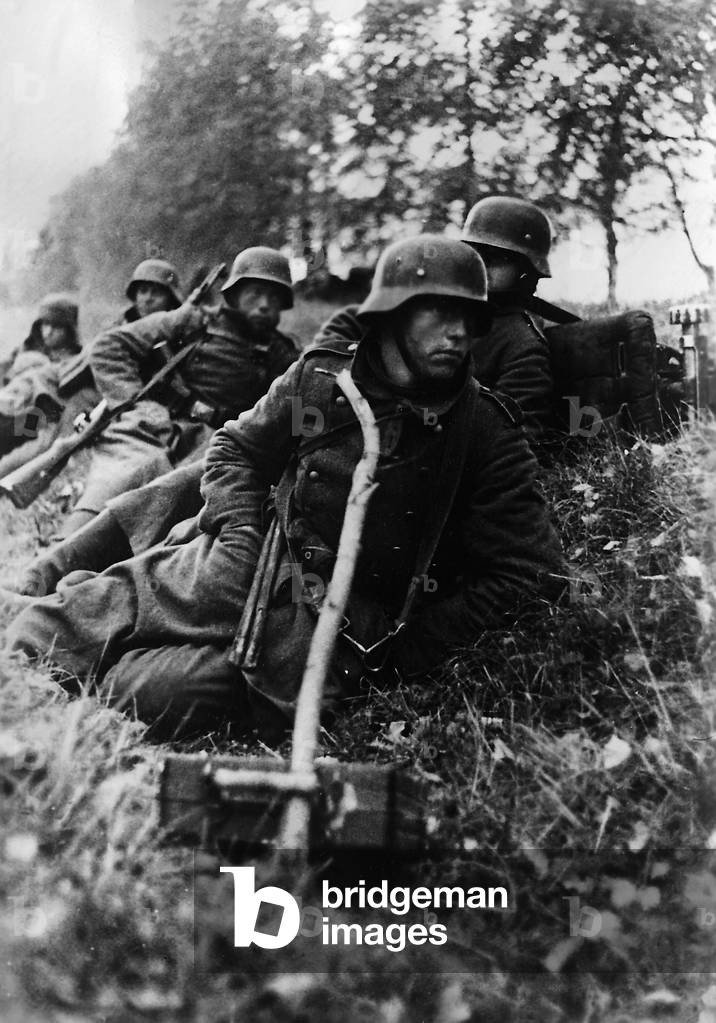 German soldiers on the Eastern Front, 1941 (b/w photo)
