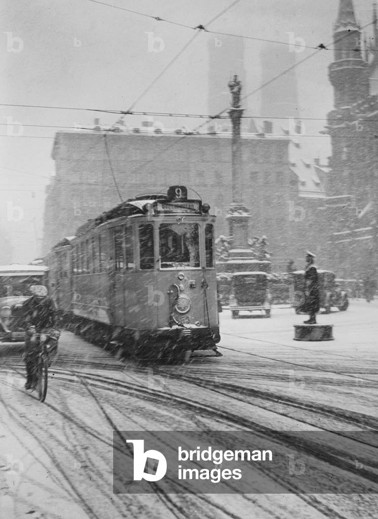 Traffic on Marienplatz, 1935 (b/w photo)