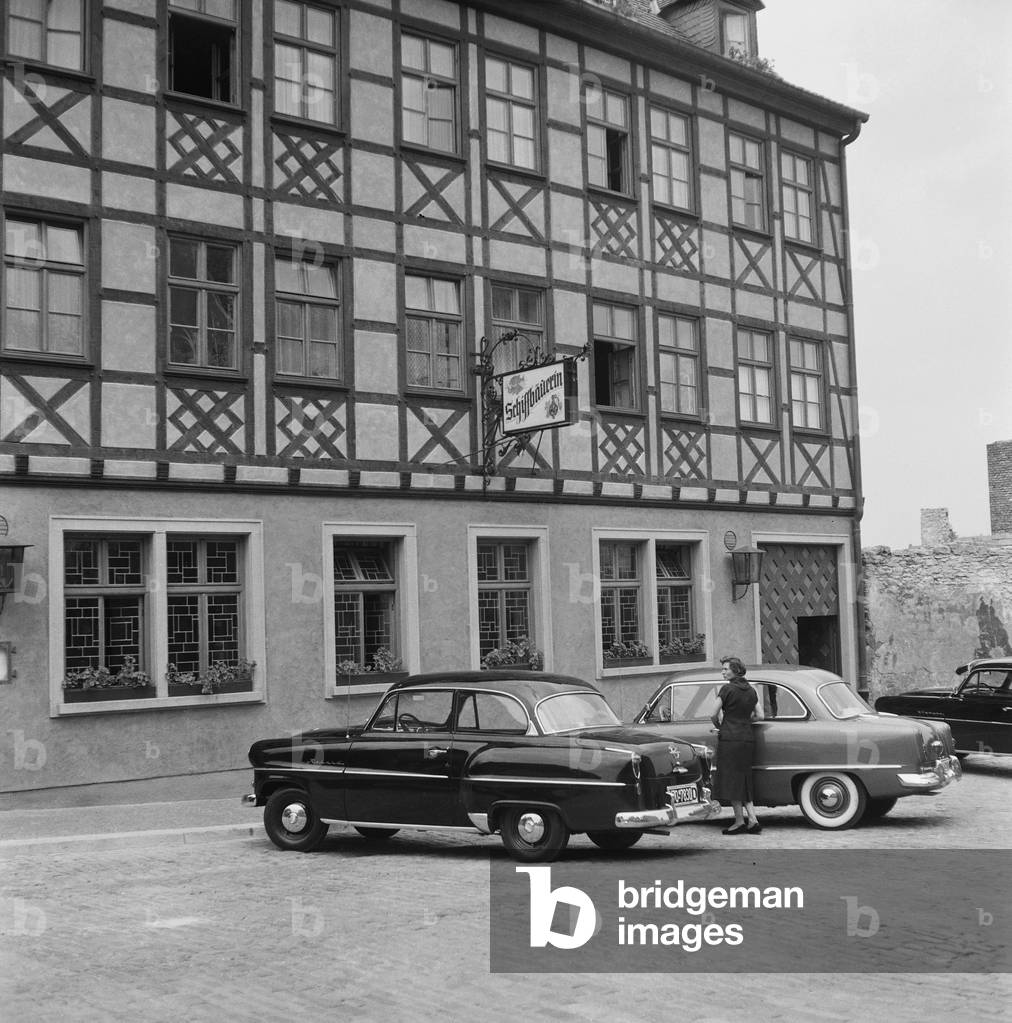 Studwork house in Wuerzburg, 1955 (b/w photo)