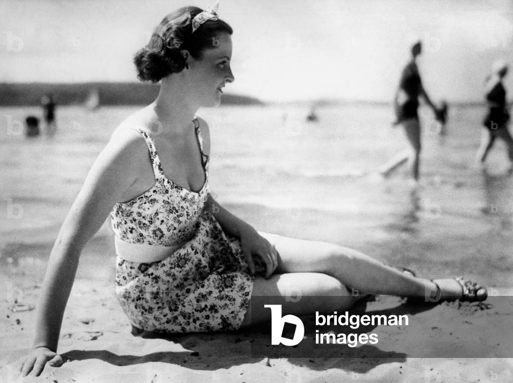 Hansi Knoteck on the beach, 1937 (b/w photo)
