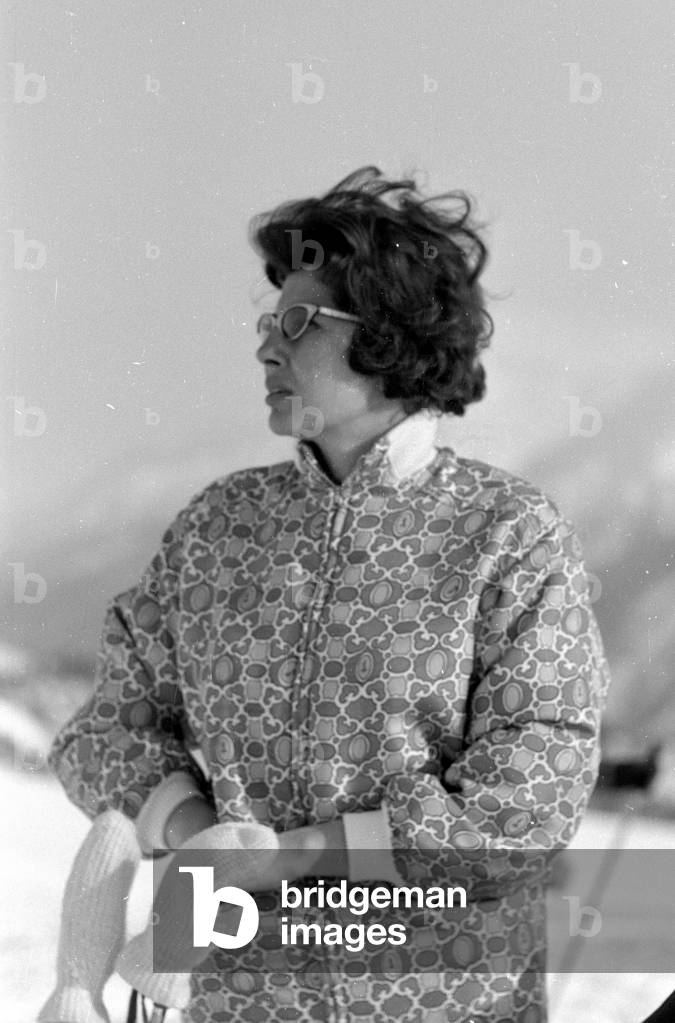 Soraya skiing in St. Moritz, 1959 (b/w photo)