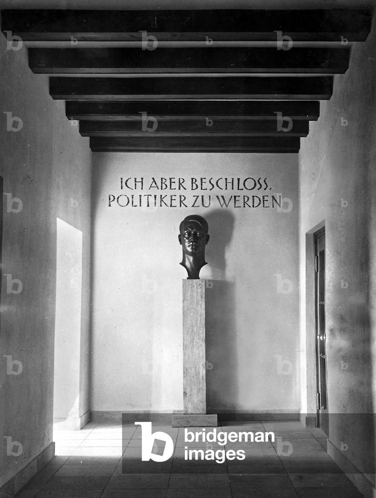 Hitler bust in the Weihestaette Pasewalk (b/w photo)