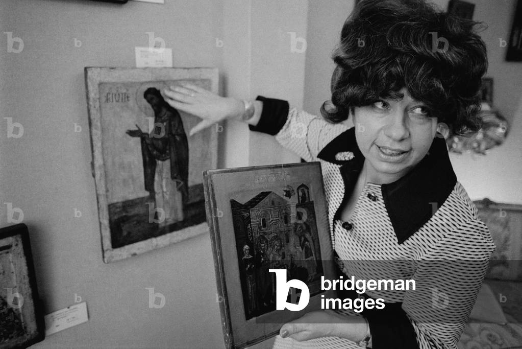 Art dealer in Frankfurt (b/w photo)