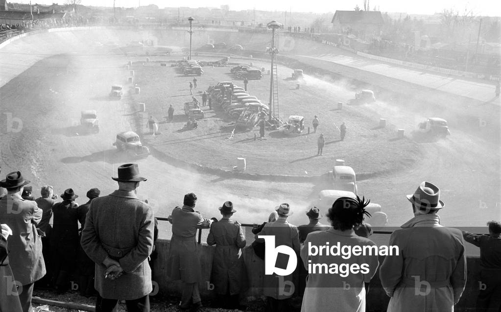 View from the stand on a stock car race on the Amor-Bahn, 1954 (b/w photo)