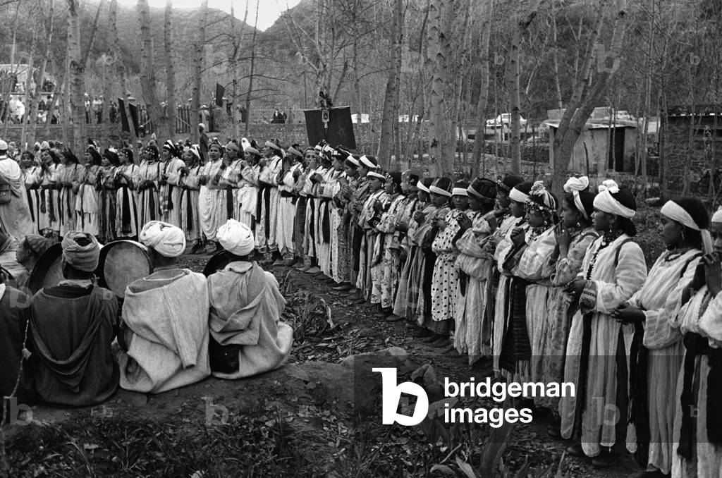 Women greet Prince Moulay Abdallah, 1960 (b/w photo)