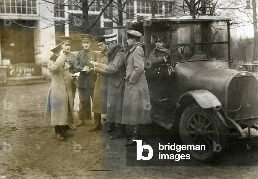 Issue of passwords to the troops during the January uprising in Berlin, 1919