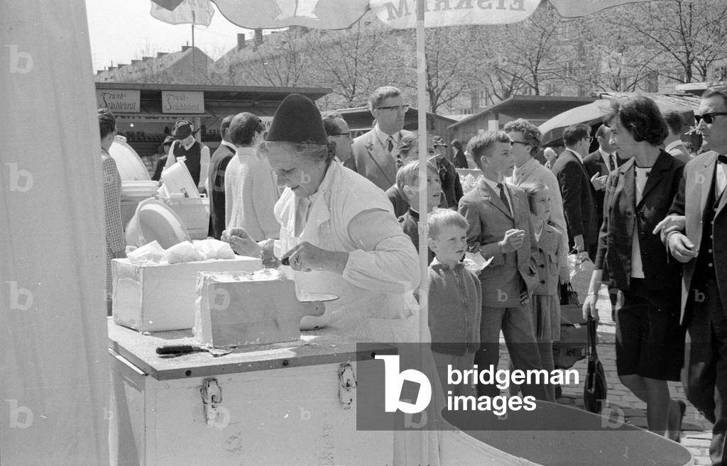 The Auer Dult in Munich, 1965 (b/w photo)