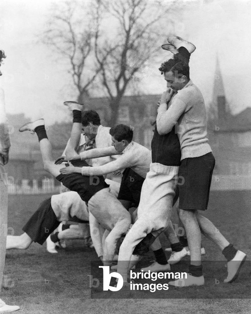 School sport in Great Britain, 1936 (b/w photo)