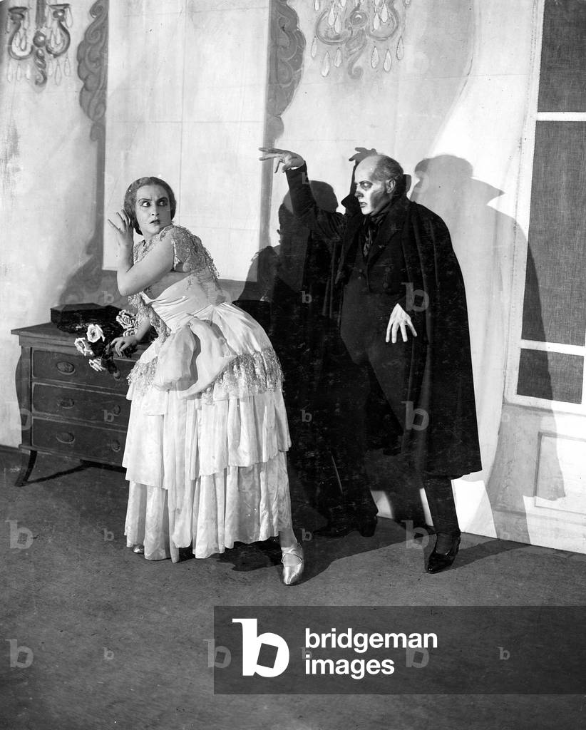 Henny Porten and Leo Luetzendorf in the play 'The game for the life', 1923 (b/w photo)