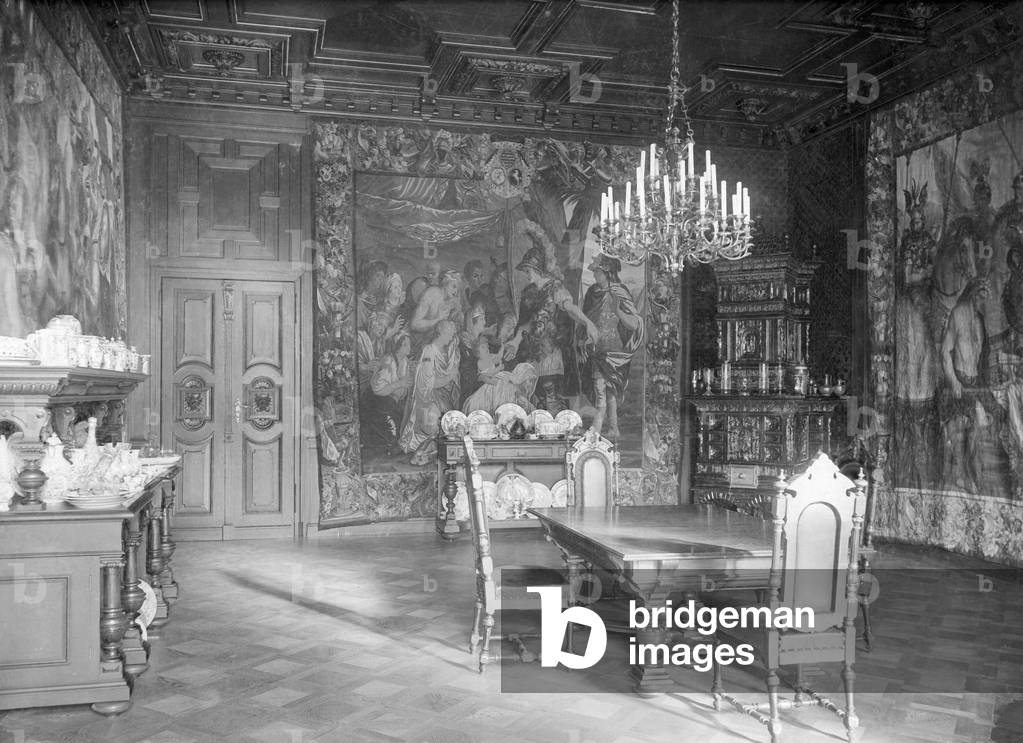 Dining room in the Elisabethenburg Castle in Meiningen, around 1900