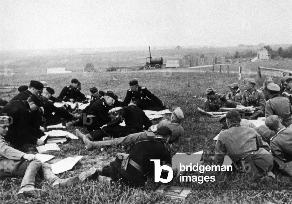 Meeting of German officers at the eastern Front, 1941 (b/w photo)