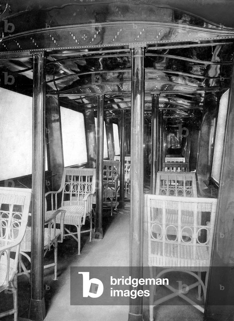 Passenger cabin of the Zeppelin airship 'Deutschland'('LZ 7 '), 1910 (b/w photo)