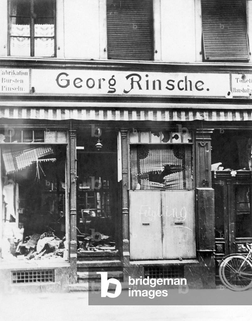 Retaliatory attack against separatists in the Palatinate, 1930 (b/w photo)