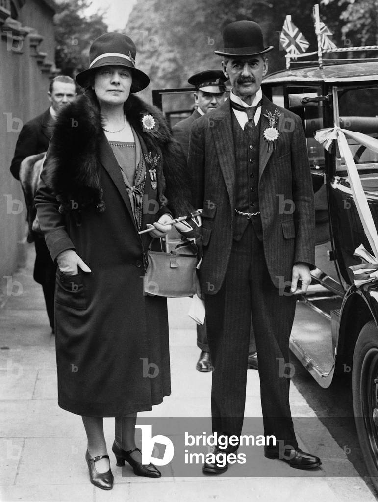 Arthur Neville Chamberlain and his wife (b/w photo)