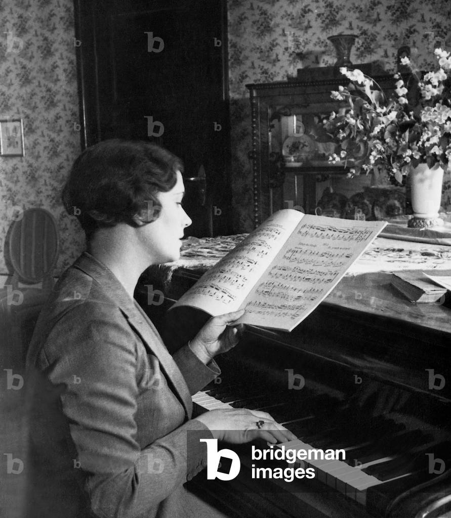 Olga Chekhova, 1933 (b/w photo)