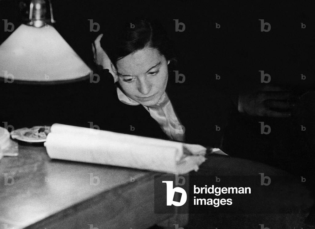 Elisabeth Bergner studying rolls, 1929 (b/w photo)